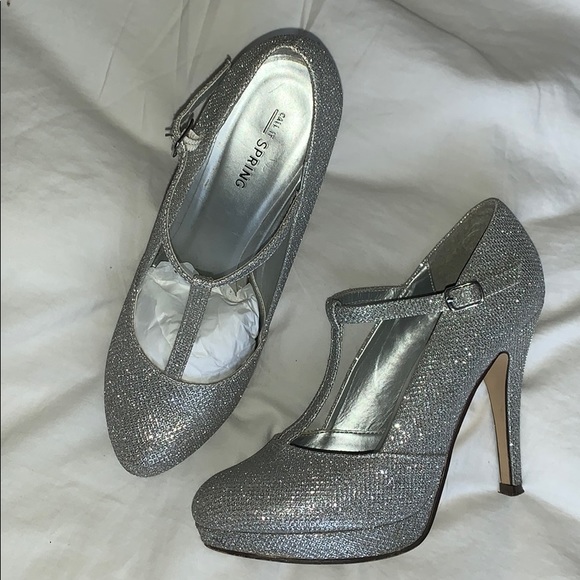 Silver heels - Picture 2 of 2